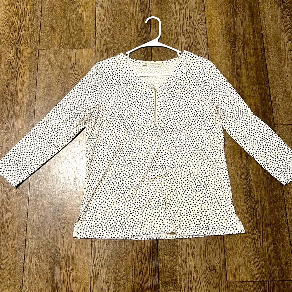 Three quarter sleeve white with back poke o dots